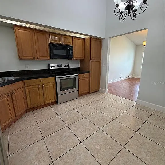 6933 Rembrandt Dr — Photo 21
