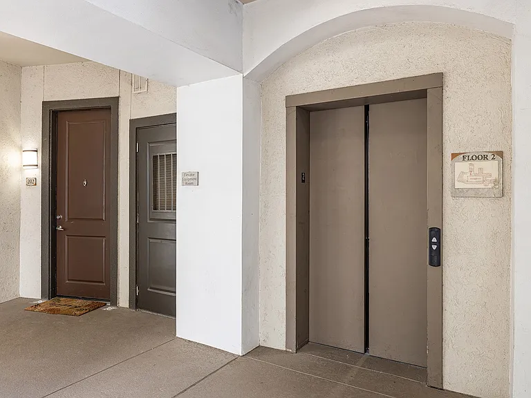 Monterra Las Colinas Apartments — Photo 24