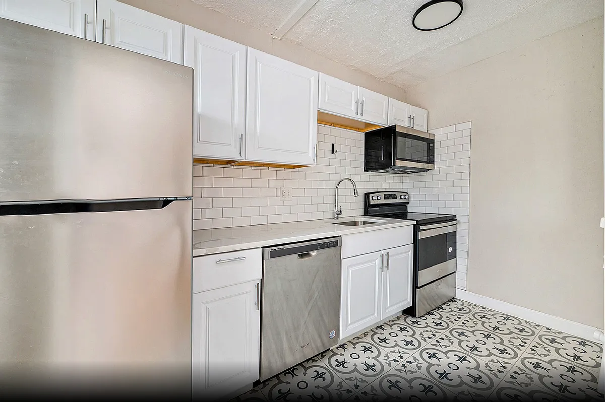 Building Photo - 712 W 38th St.