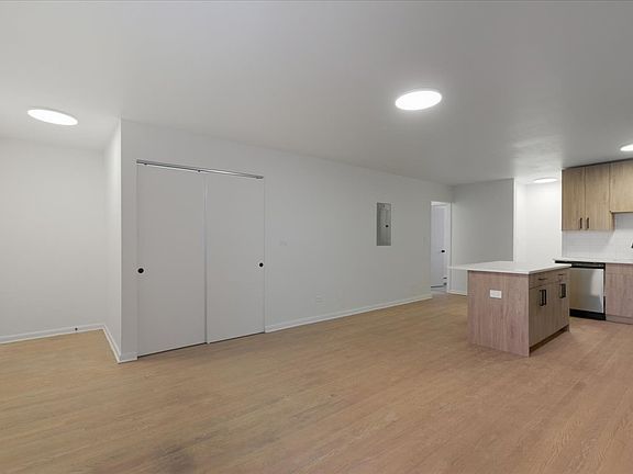 3rd image of 7357 N Winchester Ave #G