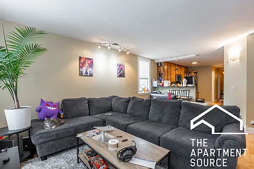 1059 W Fry St Photo 1