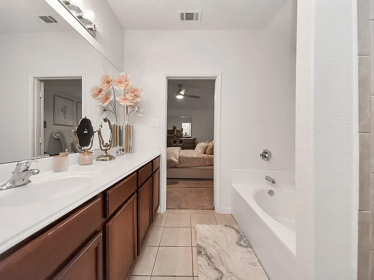 9423 Grand Spark Dr — Photo 25