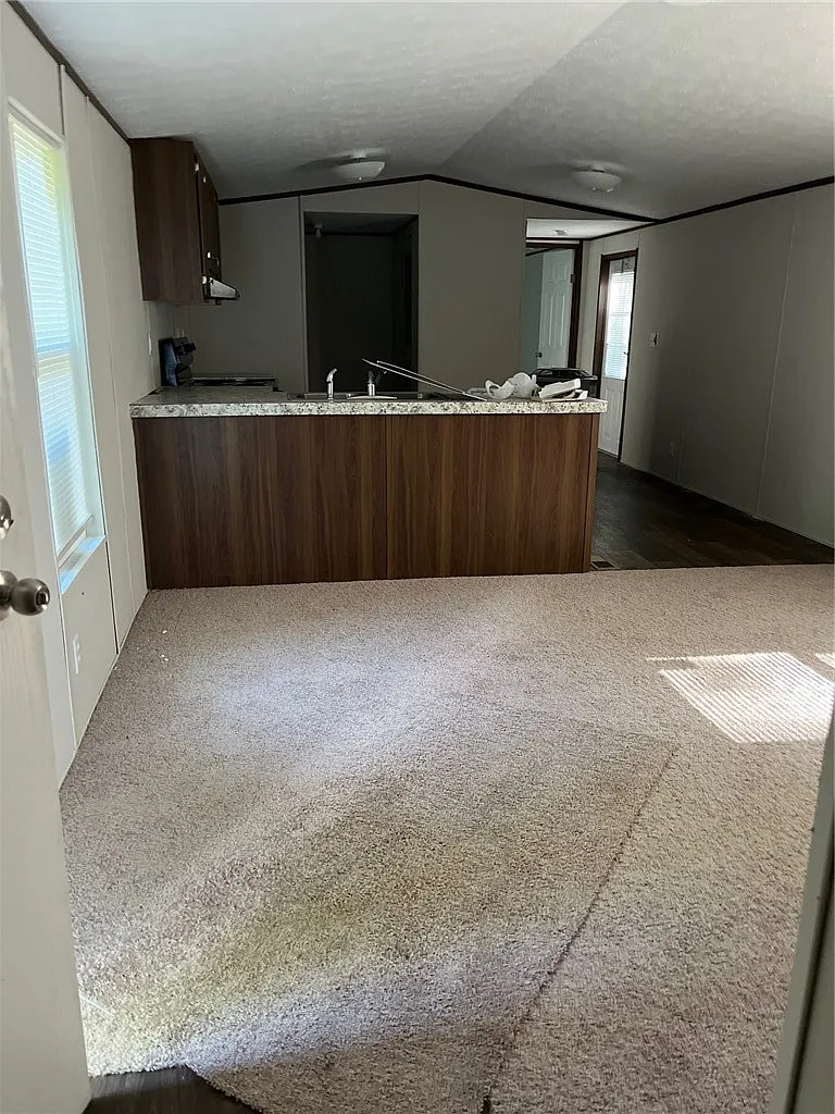 3 bed, 2.0 bath, $1,650 — Photo 3