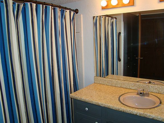 main Bathroom)