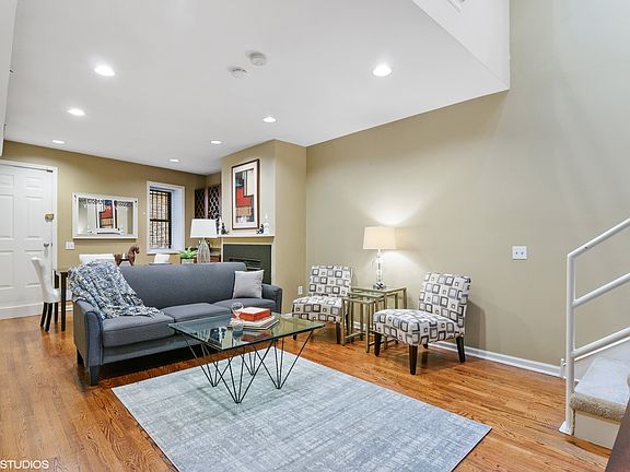 3rd image of 623 W Drummond Pl #2