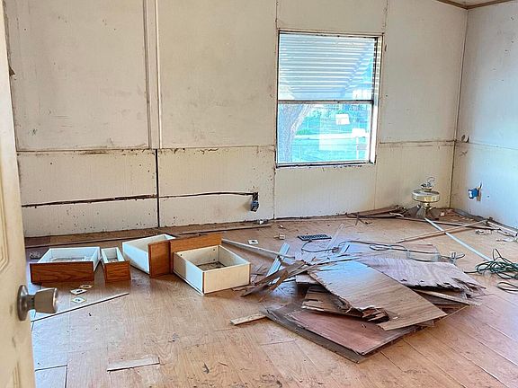 4th image of 660 S Avery Avenue