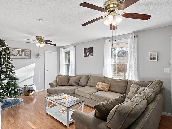 4th image of 1560 Armistead Dr