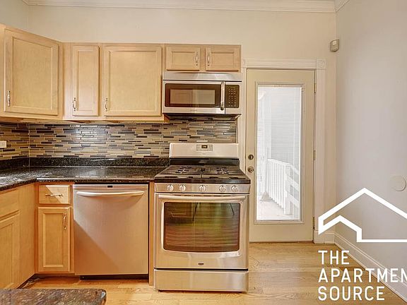 5th image of 1934 N California Ave #2R