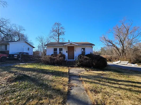 10149 Count Dr, Saint Louis, MO 63136