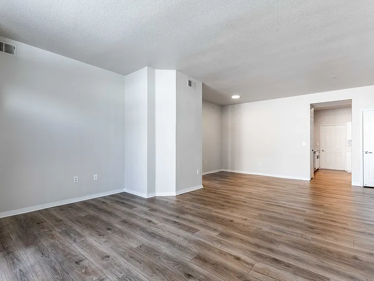 Pavilions at Silver Sage Apartments — Photo 36