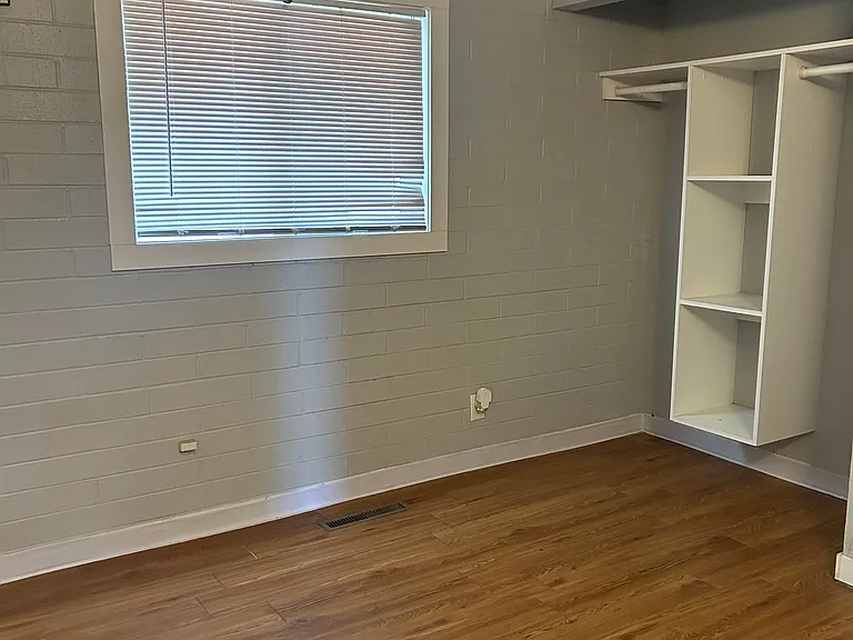 909 Victoria Ave #1 — Photo 3