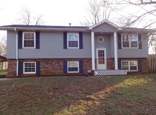 3224 W Winchester Rd, Springfield, MO 65807