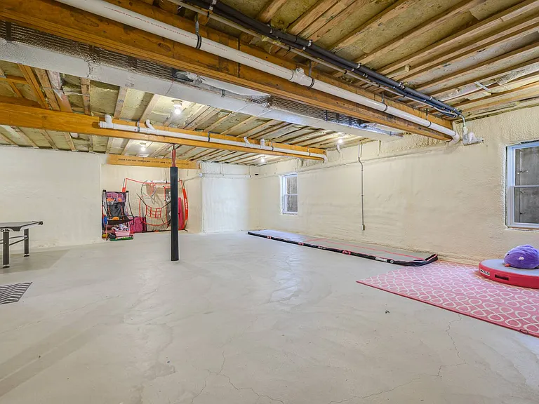 50 Squires Blvd — Photo 20
