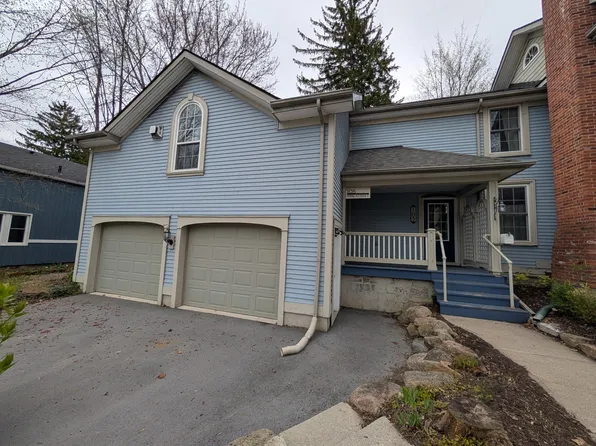 105 Pine St, Gananoque, ON K7G 1C6