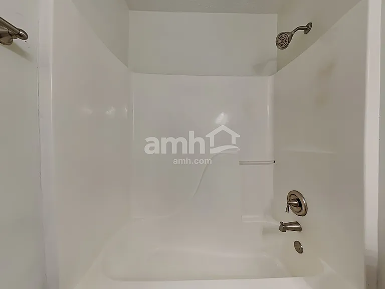 1070 Halifax Ln — Photo 13