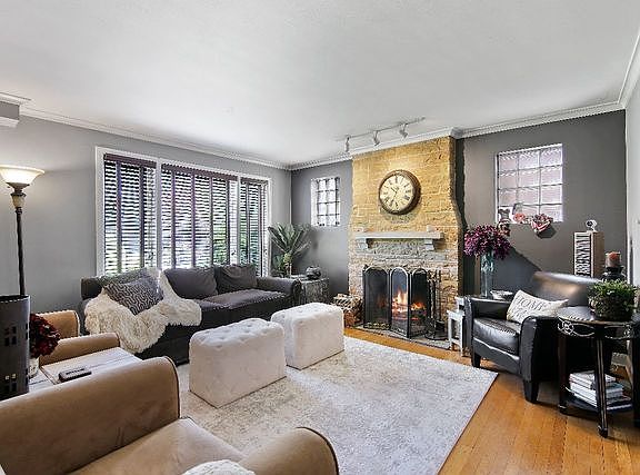3rd image of 6712 N Keating Ave