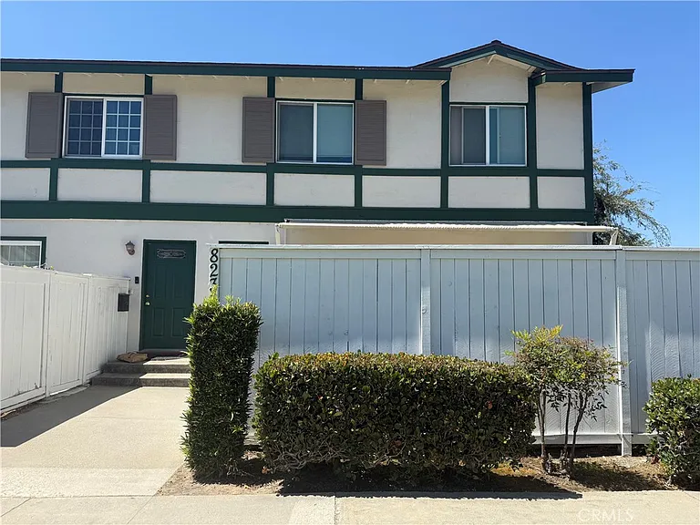8234 Hamilton Grn — Photo 1