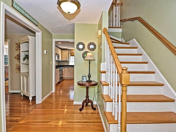 5th image of 2 Winterberry Dr