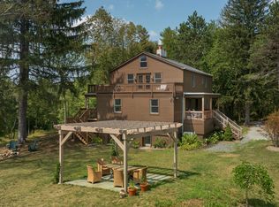 102 Black Bridge Rd, Elizaville, NY 12523