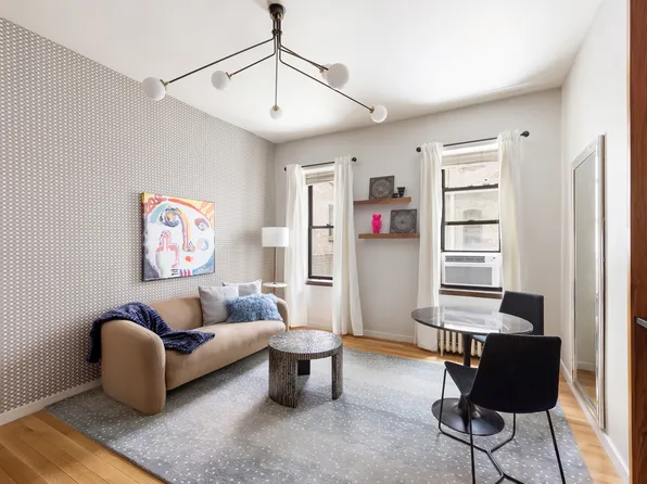 130 West 16th Street image 1 of 8