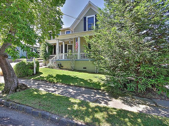 3rd image of 10 Laurel Ave