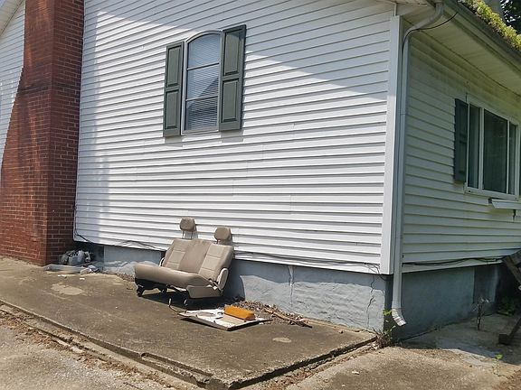 4th image of 413 N Lincoln Ave