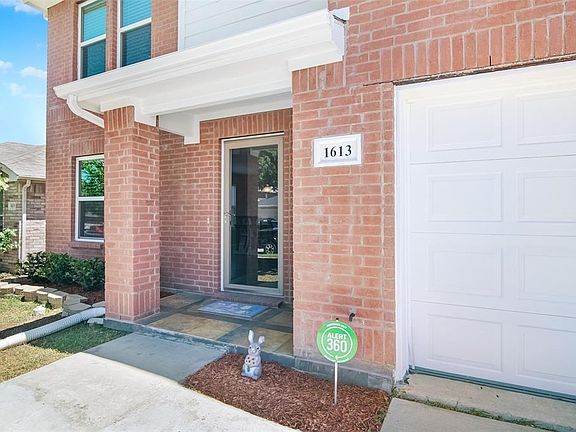 2nd image of 1613 Princess Ln