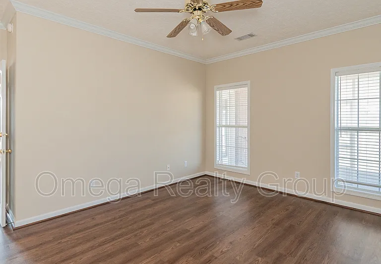 521 McGregor Ct — Photo 23