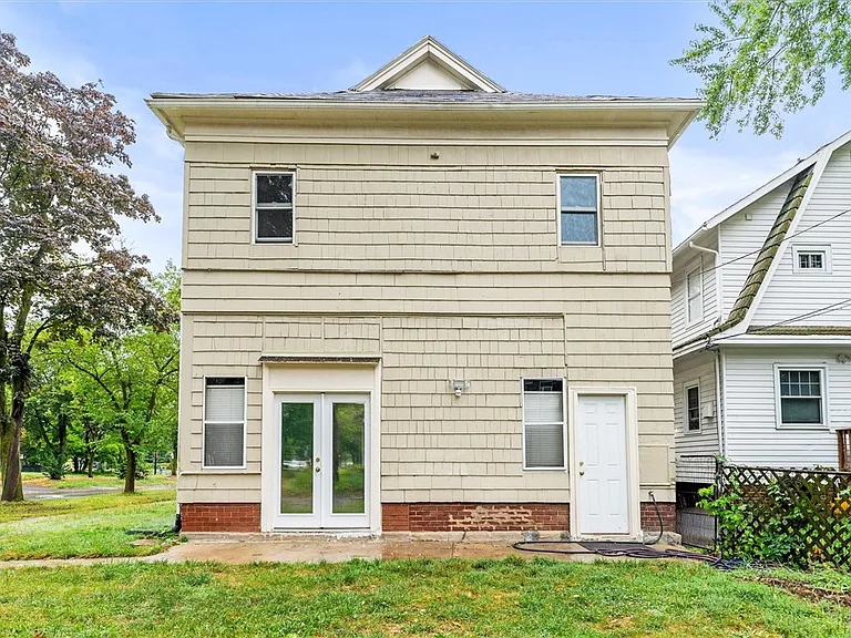 19 Genesee Park Blvd — Photo 3