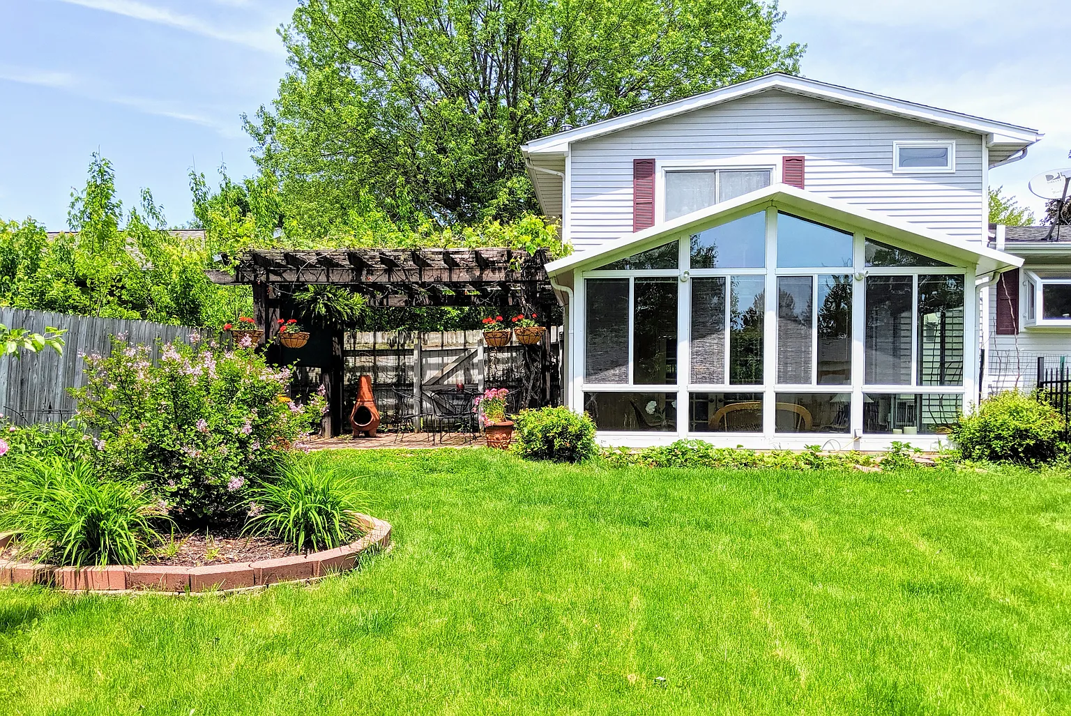 105 Willard St photo 1