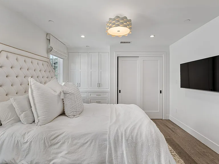 2037 E Ocean Blvd — Photo 29