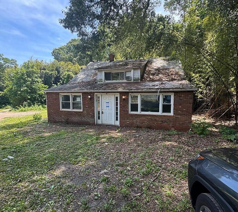 1st image of 15 Tracys Ln