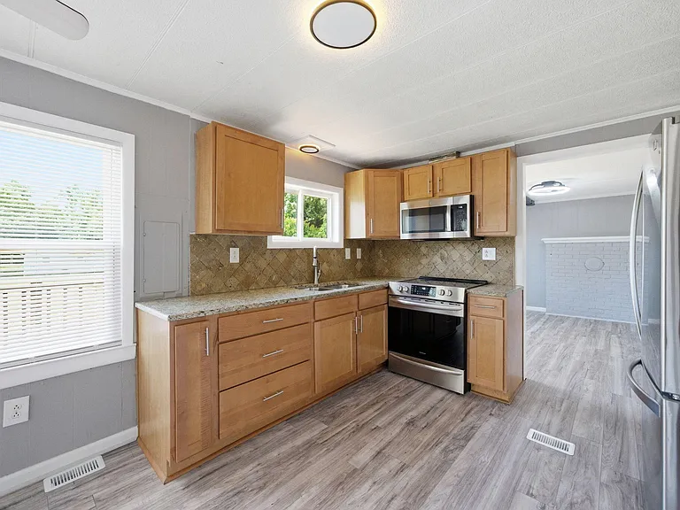 320 E Earp St — Photo 11
