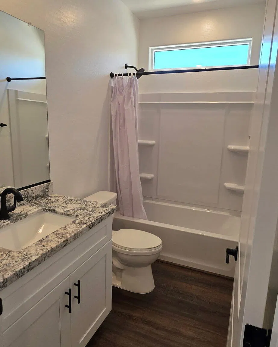 3 bed, 2.0 bath, 1214 sqft, $2,275 — Photo 4