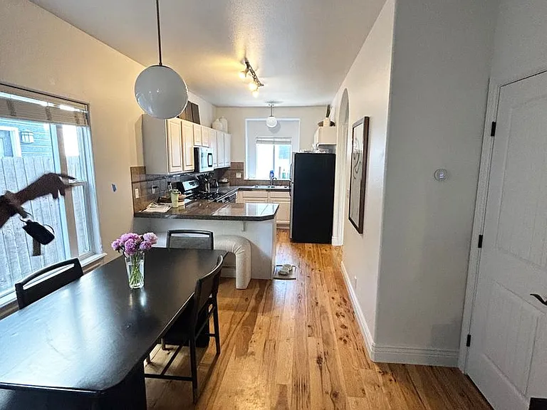 1218 E Franklin St — Photo 3