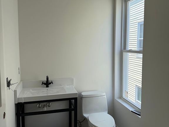 3rd image of 98 Marion St #2