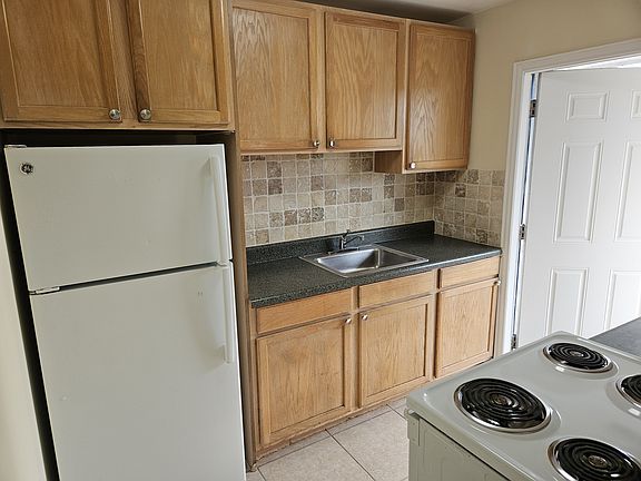 3rd image of 825 Lighthouse Dr APT C