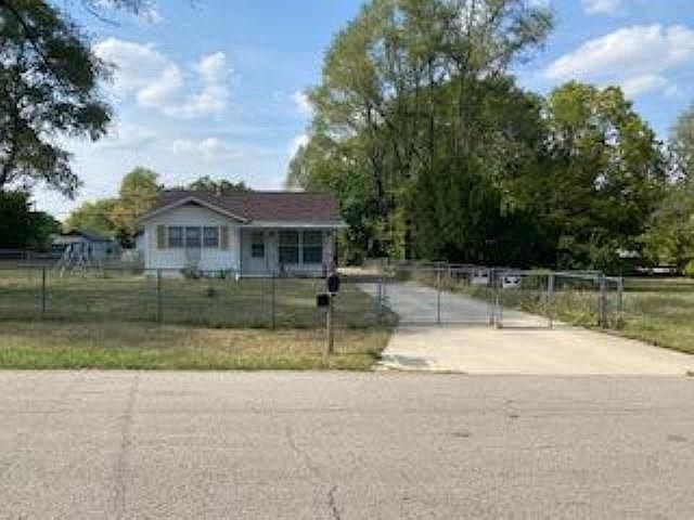 1st image of 2909 Horton St