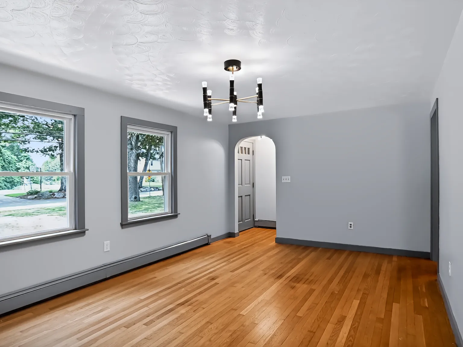 4 bed, 1900 sqft, $3,200 — Photo 4