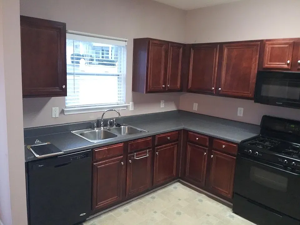 3 bed, 2.5 bath, 1358 sqft, $1,800 — Photo 2