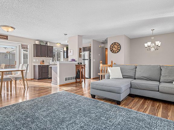 5th image of 326 Braeburn Dr