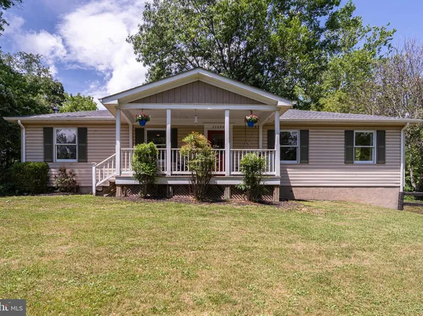 35094 Scotland Heights Rd, Round Hill, VA 20141