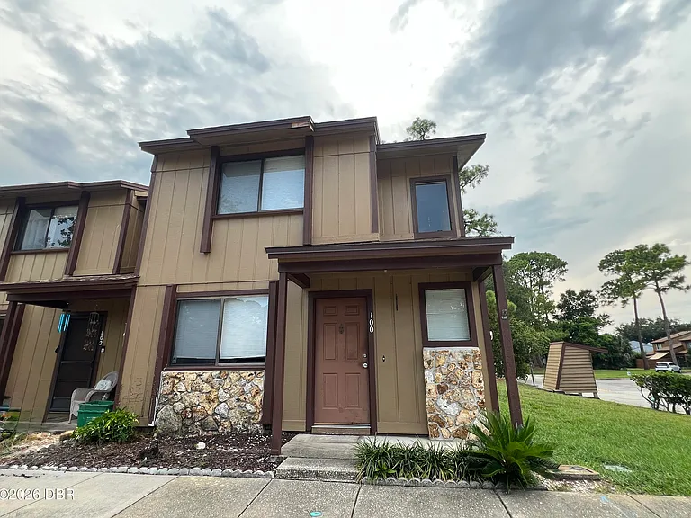 100 E Baywood Sq — Photo 1