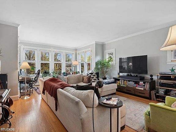 2nd image of 2752 Eastwood Ave #2