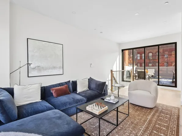 389 Manhattan Avenue image 12 of 13