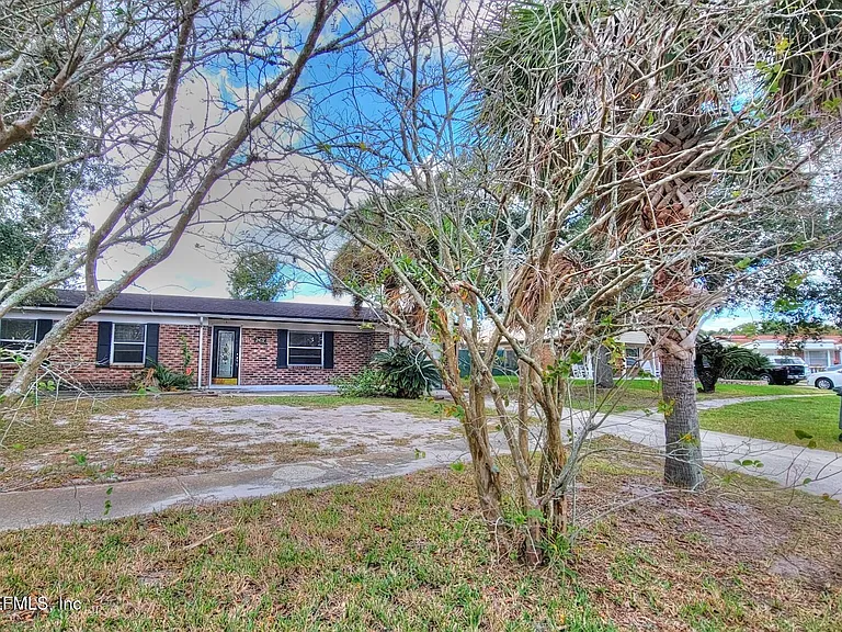 2472 Fernside Rd — Photo 16