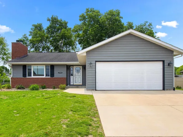 2106 Marigold Dr, Pekin, IL 61554