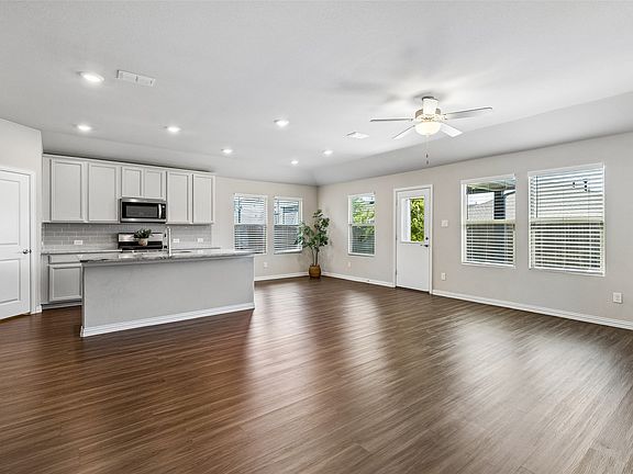 3rd image of 416 Ronda Rd