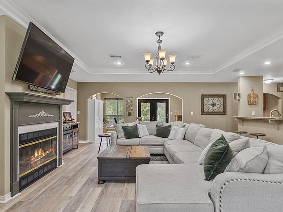 5th image of 230 Shank Dr