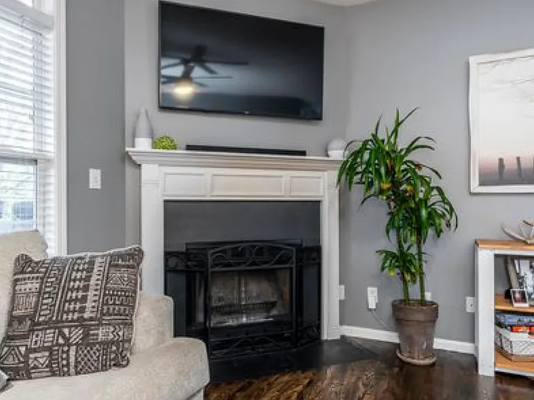 2549 Buck Ln — Photo 4